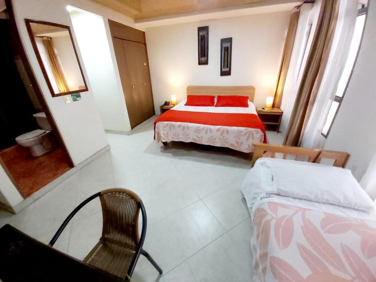 Hoteles Bogota Inn Turisticas 63 מראה חיצוני תמונה